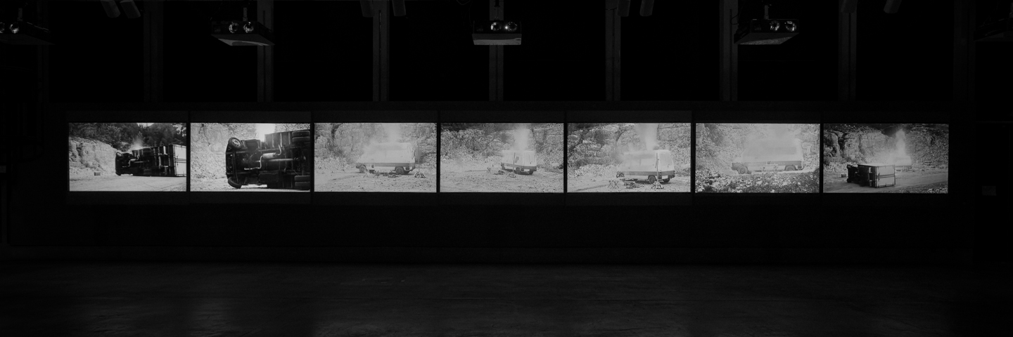 
Seven Minutes Before • 2004 © Melik Ohanian