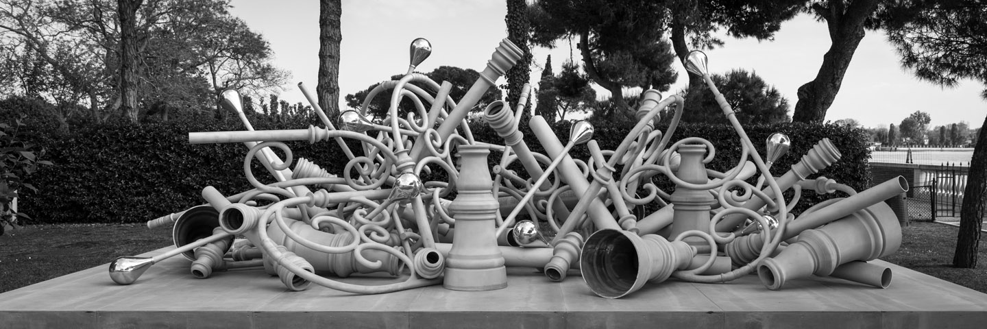 
Streetlights of Memory, — A Stand by Memorial 2010/2015 • 2015 © Melik Ohanian